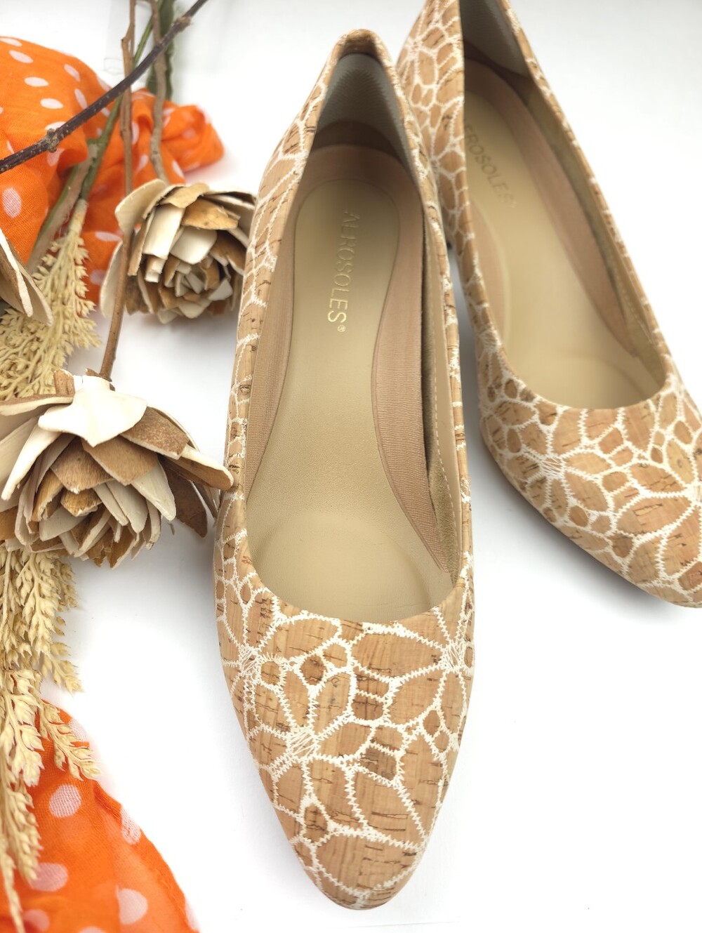 AEROSOLES Tan Cork-Patterned Low Block Heel Pumps Sz 8½ - Picture 2 of 8